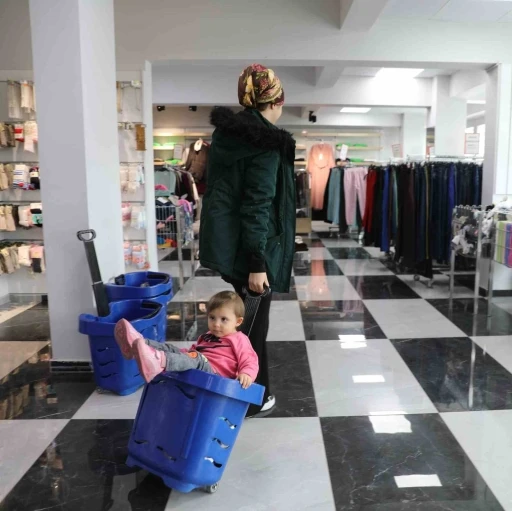 Paranın geçmediği mağazada bayramlık alışveriş keyfi
