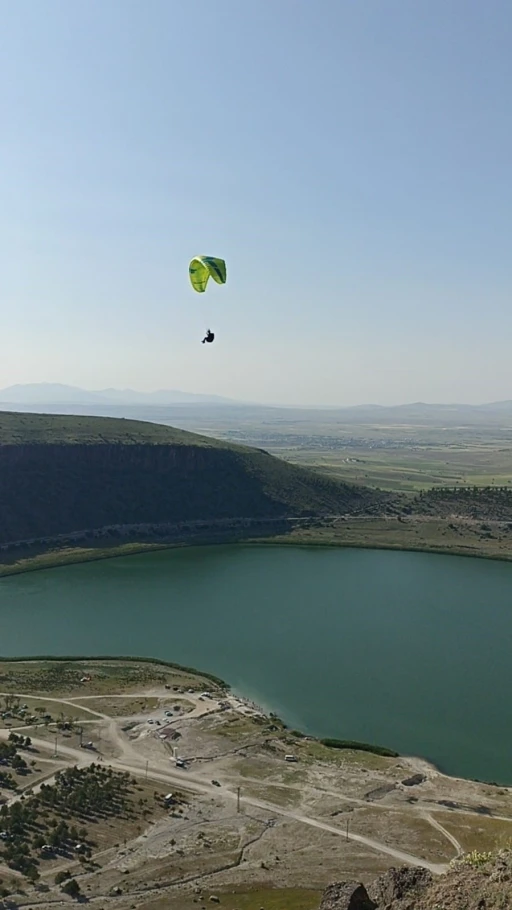 Paraşütü ile uçtuğu Narlıgöl’ü kuş bakışı kaydetti
