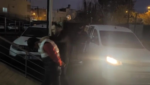 Parf&uuml;m hırsızları adli kontrol şartıyla serbest kaldı
