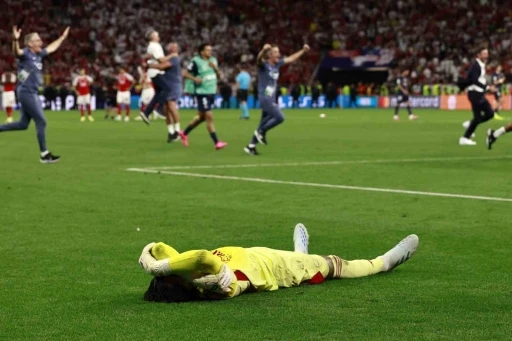 Paris Saint-Germain, &uuml;st &uuml;ste 2. kez Şampiyonlar Ligi şampiyonu
