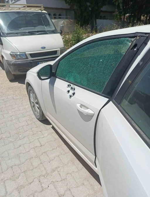 Park halinde araç kurşunlandı
