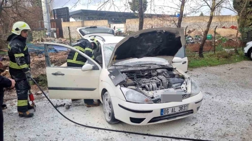 Park halindeki ara&ccedil;ta yangın