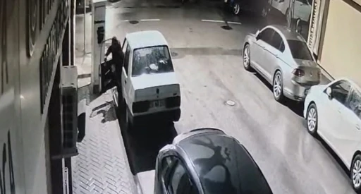 Park halindeki araçtan oto teyp çalan şüpheli yakalandı
