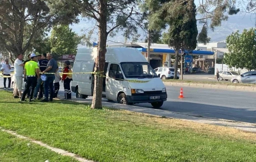 Park halindeki minibüste ceset bulundu
