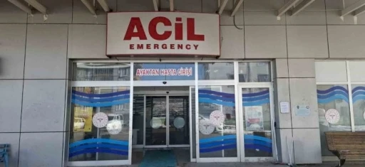 Park halindeki otomobile &ccedil;arpan &ccedil;ocuk yaralandı
