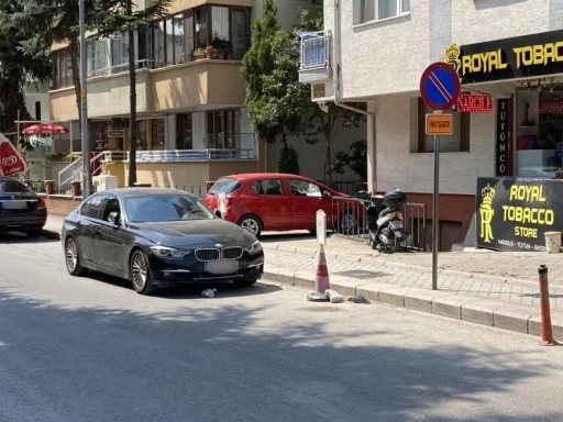 ’Park Yasaktır’ tabelası bu sokakta işe yaramıyor
