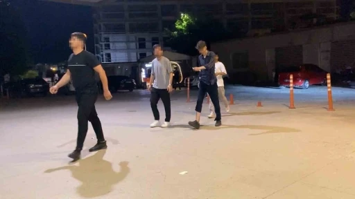 Parktaki gen&ccedil;lere pompalı t&uuml;fekle saldırdı: 10 yaralı
