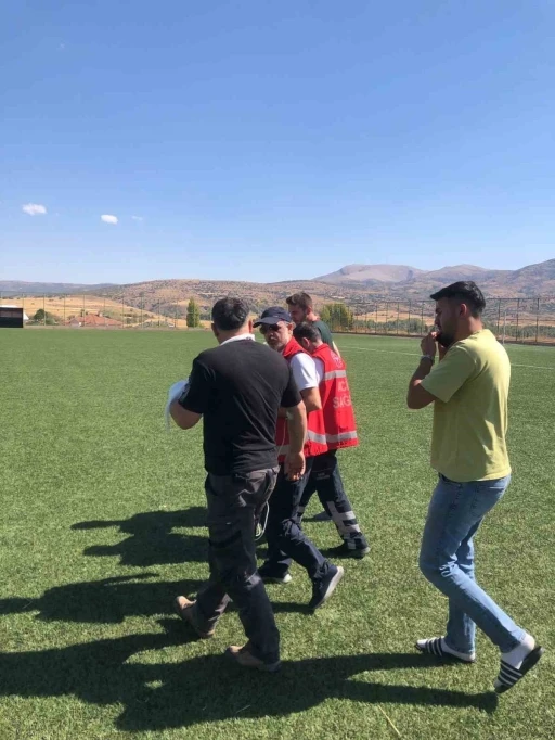 Parmağı kopan vatandaş için ambulans helikopter havalandı
