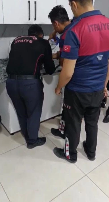 Parmağına yüzük sıkıştı, yardımına itfaiye koştu
