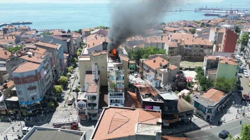 Pastane yangını asansör panosundan çıkmış

