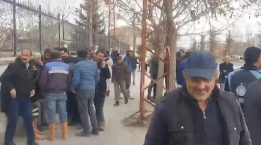 Patnos Belediye’si işçileri ödenmeyen maaşlara karşı ses yükseltti
