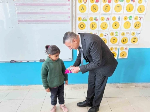 Patnos&rsquo;ta &ouml;ğretmenlerden &ouml;rnek dayanışma
