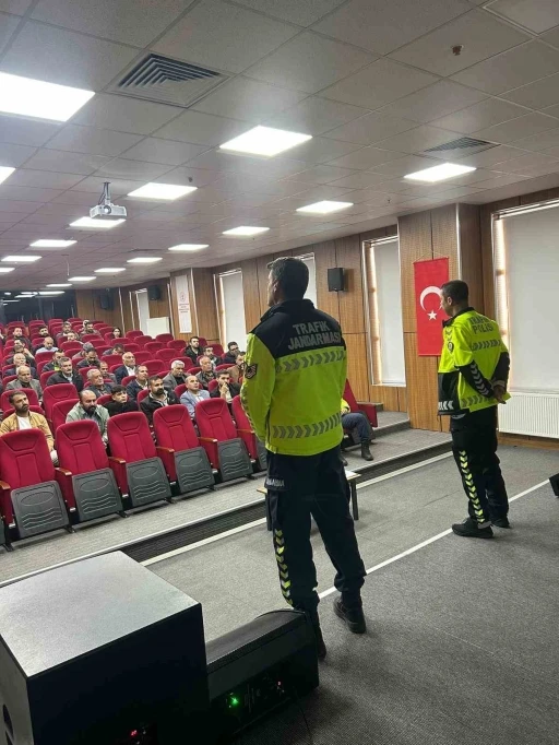 Patnos&rsquo;ta okul servis şof&ouml;rlerine trafik eğitimi verildi
