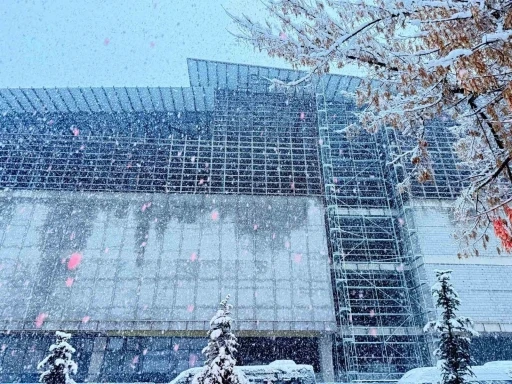 Patnos&rsquo;ta sıcak hava yerini kar yağışına bıraktı
