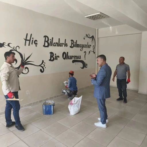 Patnos&rsquo;ta tatille birlikte okullarda tadilat &ccedil;alışması başladı
