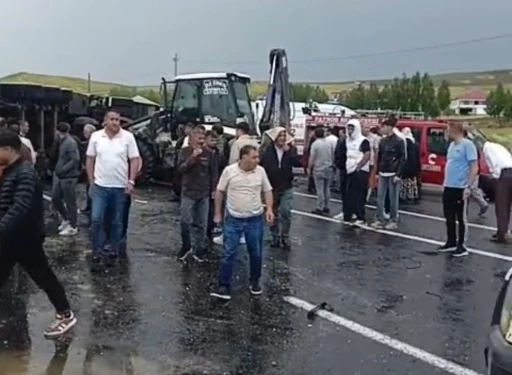Patnos&rsquo;ta zincirleme kaza: 1 &ouml;l&uuml;, 1&rsquo;i ağır 4 yaralı
