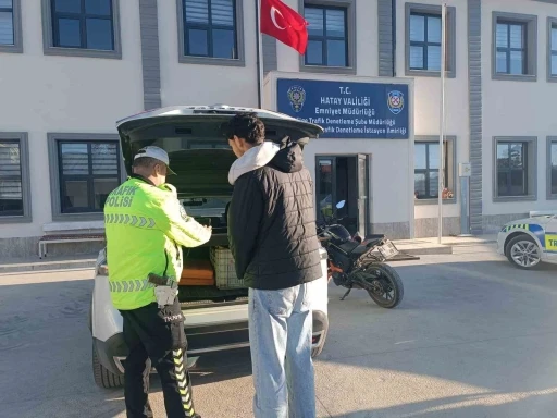 Paylaşım yapmak i&ccedil;in trafiği tehlikeye atan s&uuml;r&uuml;c&uuml;ye 46 bin TL ceza uygulandı
