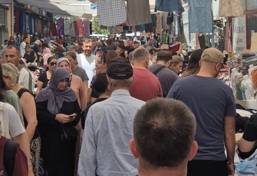 Pazarda bayram yoğunluğu
