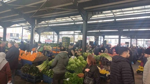 Pazarda zam şampiyonu salatalık
