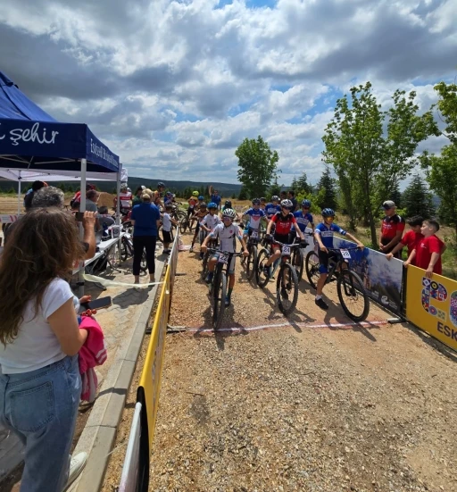 Pedal sporcuları Eskişehir&rsquo;de podyum i&ccedil;in yarıştı
