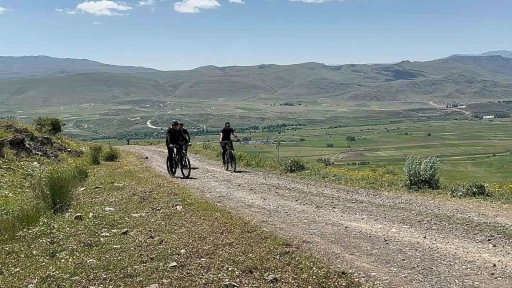 Pedallar bu defa göçerler için çevrildi
