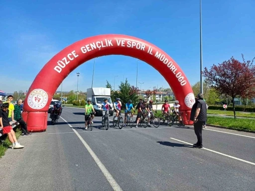 Pedallar okul sporları için döndü
