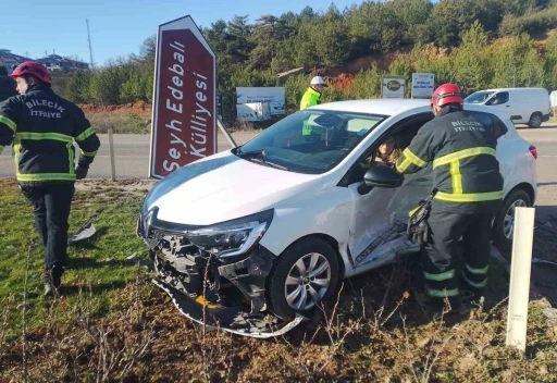 Pelit&ouml;z&uuml; kavşağında trafik kazası; 3 yaralı
