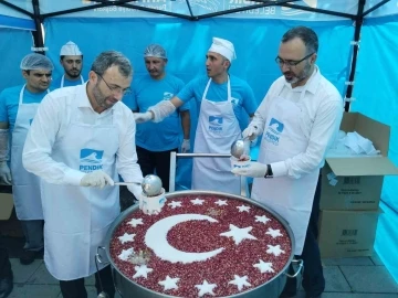 Pendik&rsquo;te 10 bin kişiye aşure dağıtıldı
