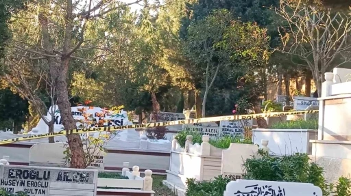 Pendik&rsquo;te 2 g&uuml;nd&uuml;r aranan şahıs mezarlıkta &ouml;l&uuml; bulundu
