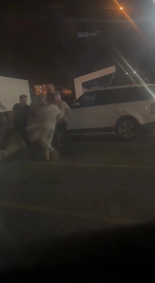 Pendik’te dinlenme tesisinde kavga: Darp edilen yolcu otobüsten atıldı
