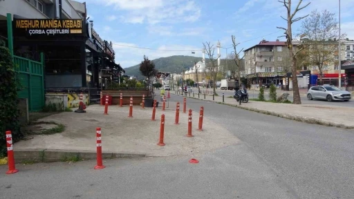 Pendik’te husumetlilerinin dükkanına ateş açan şahıslar müşterileri vurdu: 1 ölü, 2 yaralı
