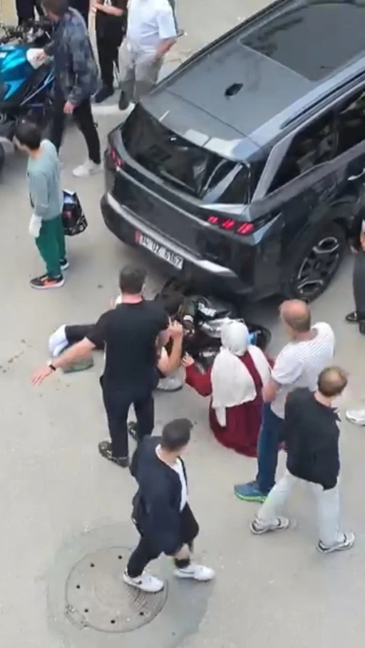 Pendik&rsquo;te motosiklet otomobile &ccedil;arptı: 1 yaralı
