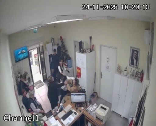 Pendik’te muhtarlıkta &quot;belge krizi&quot; çıktı, vatandaş ve muhtar tekme tokat birbirine girdi
