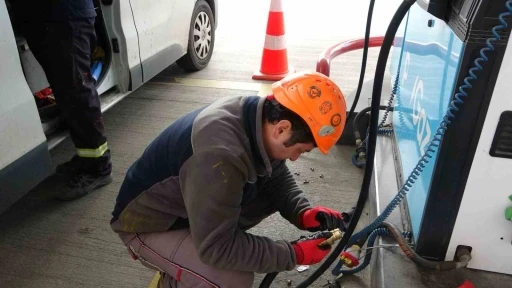 Pendik’te trajikomik kaza: Yakıt pompasını çıkarmadan hareket etti

