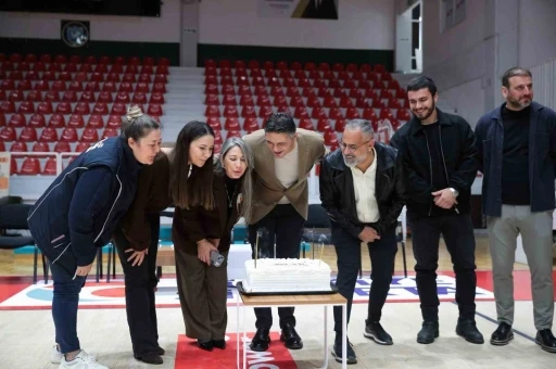 Personelinden Başkan Serkan Acar&rsquo;a doğum g&uuml;n&uuml; s&uuml;rprizi
