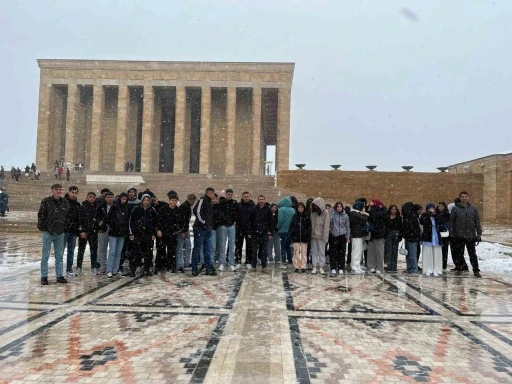 Pertekli öğrenciler Anıtkabir’i gezdi
