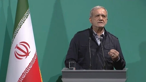 Pezeşkiyan: "D&uuml;nya g&uuml;&ccedil;leri bizi boyun eğmeye zorlamak istiyor"
