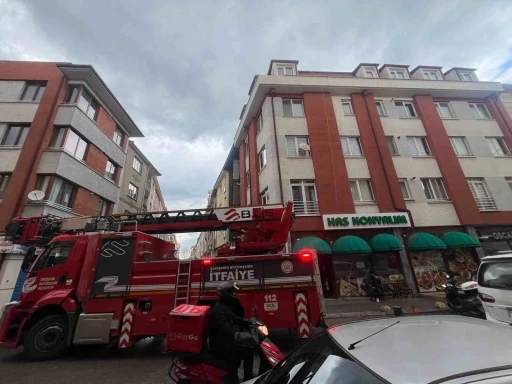 Pide salonunun bacasında &ccedil;ıkan yangın korkuttu
