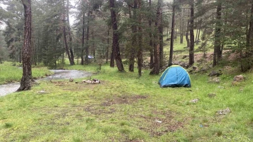 Piknik yaptıkları alana yıldırım d&uuml;şt&uuml;: 1&rsquo;i ağır 3 yaralı
