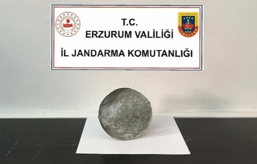 Piknikte bulduğu Bizans dönemi  bronz diski jandarmaya teslim etti
