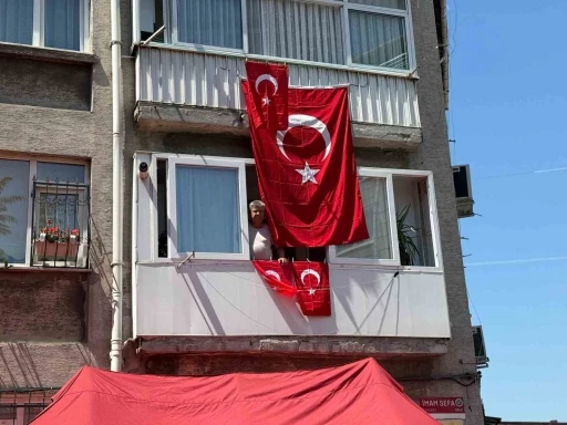 Piyade Sözleşmeli Er Ahmet Gültekin’in evi Türk bayraklarıyla donatıldı
