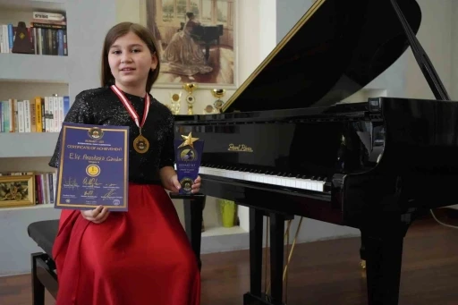 Piyanonun genç yeteneği Elif, yarışmada birinci oldu
