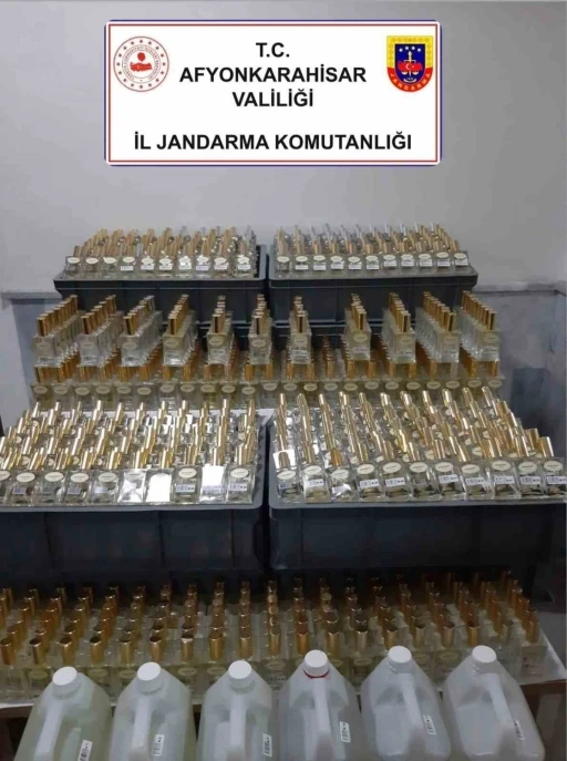 Piyasa değeri 1 milyon 200 bin TL olan ka&ccedil;ak parf&uuml;m ele ge&ccedil;irildi
