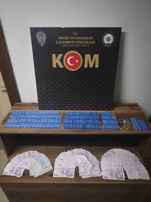 Piyasaya sahte altın sürüp önce kuyumcuları sonra vatandaşları dolandırdılar
