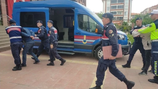 Piyasaya sürecekleri sentetik ecza haplarla yakalanan 2 şahıs tutuklandı
