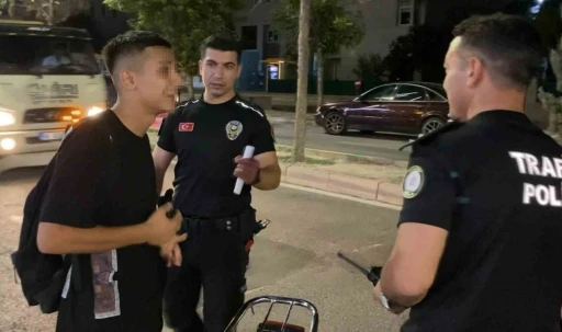 Plakasız motosikletle yakalandı, &quot;Yakından çekme çirkin çıkıyorum&quot; dedi
