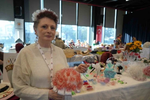 Plastik atıklar çiçek açtı: Çevreye duyarlı sanat
