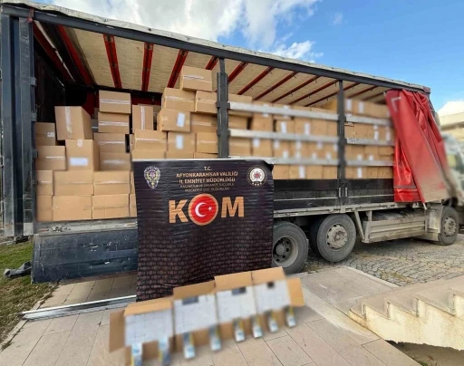 Polis 6 milyon 500 bin adet ka&ccedil;ak boş makaron ele ge&ccedil;irdi
