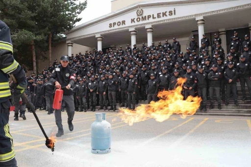 Polis adaylarına yangın eğitimi
