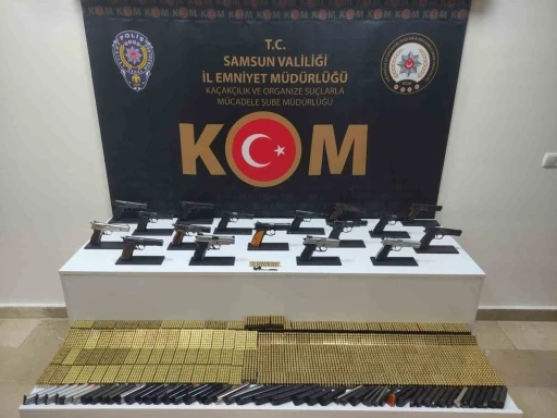 Polis araca zulalanmış 17 tabanca ele geçirdi

